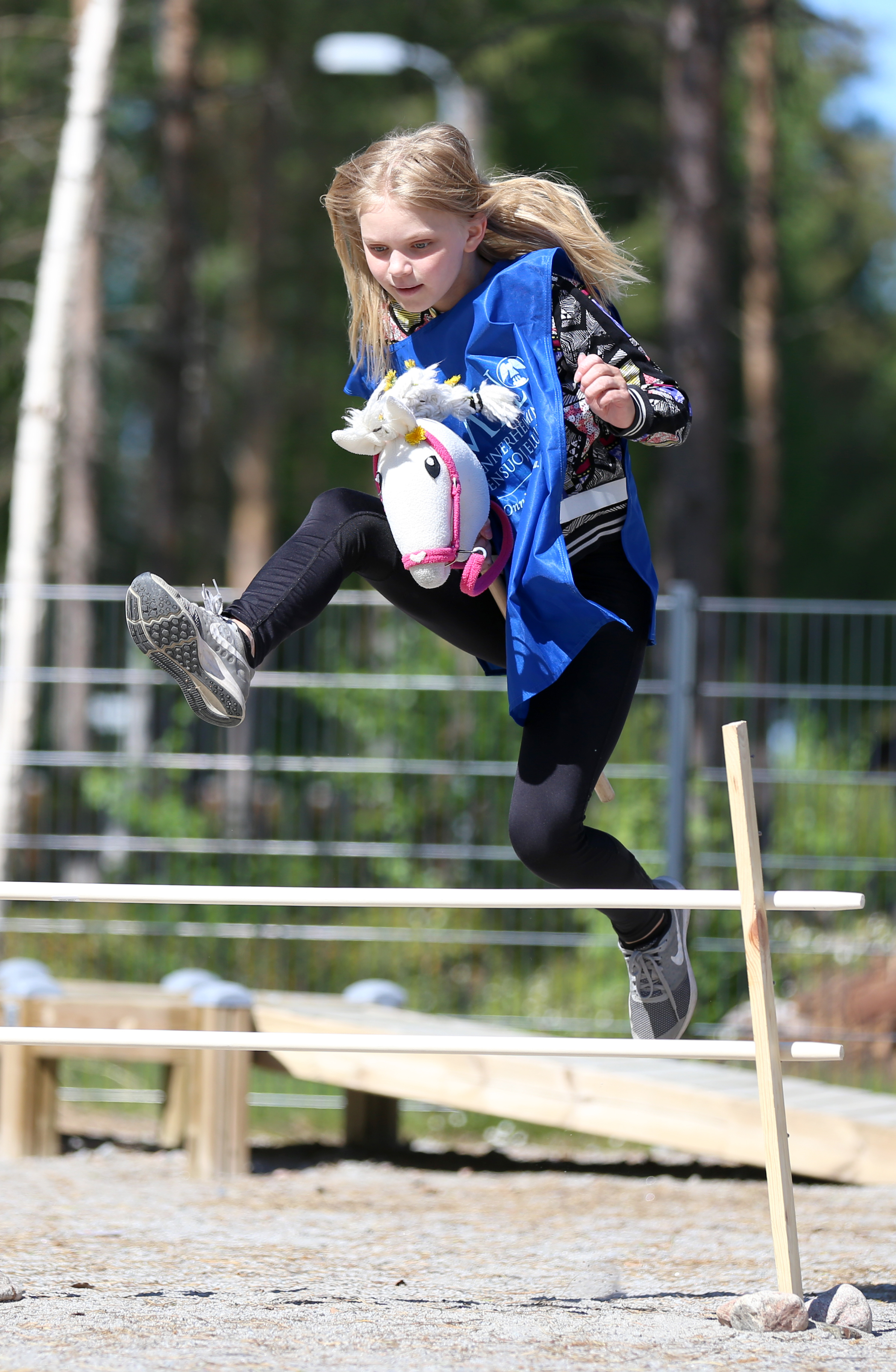 Linnea Mäenpään ratsuna toimi Lumi-keppari.