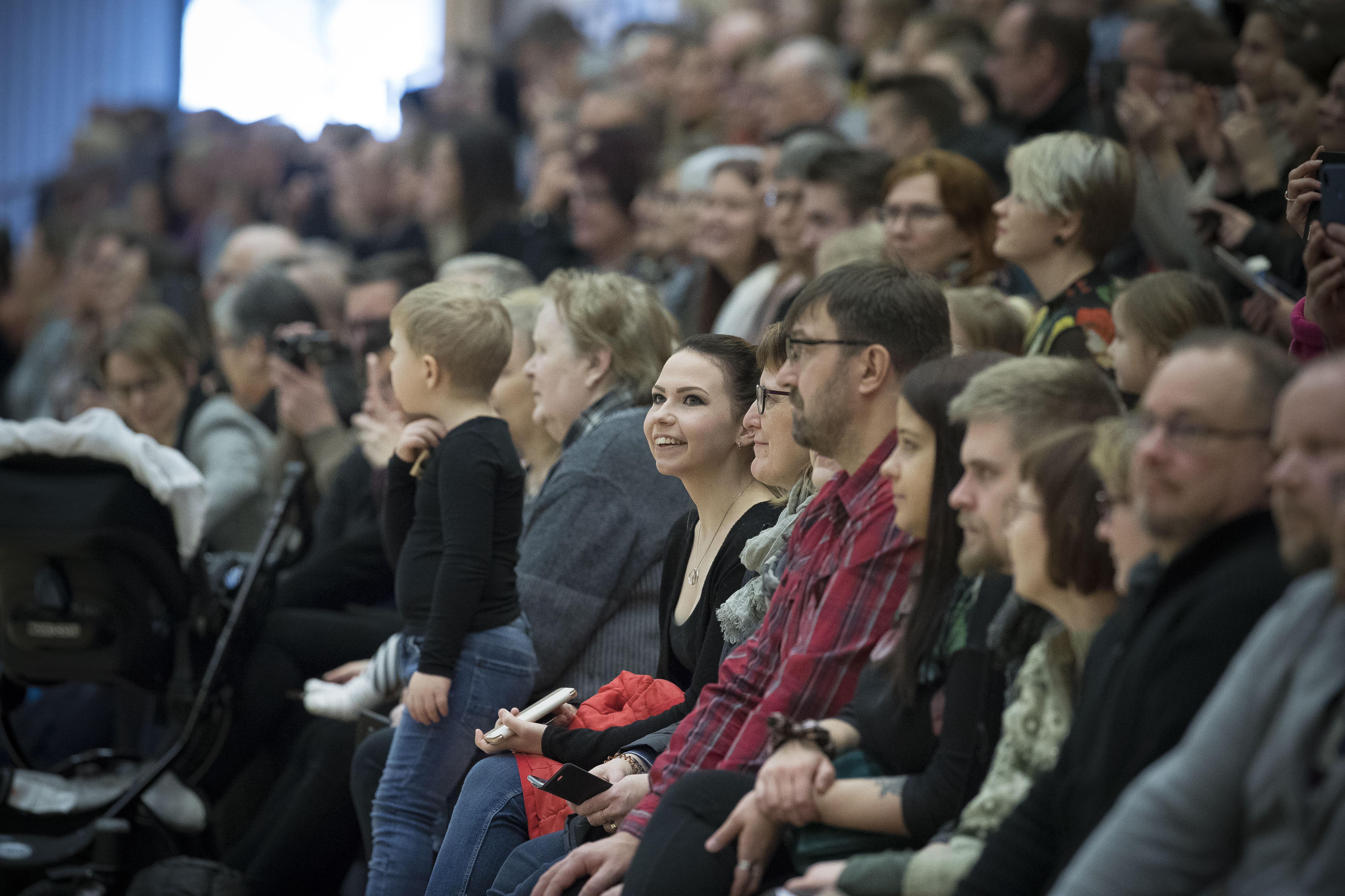 Raahen lukion vanhojentansseja seurasi moni silmäpari.