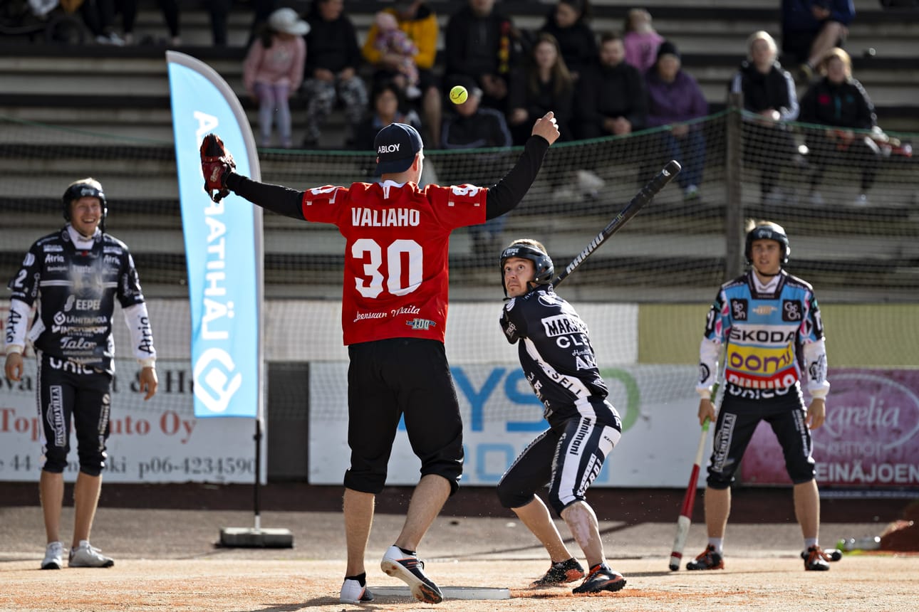 JymyJussien parhaana palkittu Toni Marjamäki iski puolet joukkueen kymmenestä juoksusta.