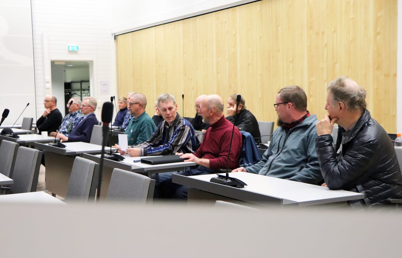 Lokakuussa kaupungintalolla kerrottin Pienten vesilaitosten varautumisen suunnitelun ja yhteisteistyön kehittäminen -hankkeesta. Paikalla oli vajaa kolmekymmentä asiasta kiinnostunutta. Hankkeen suunnalta laitoksia lähestytään kirjeillä lähiaikoina ja tilaisuuksista ilmoitellaan kokoontumisten mukaan. Ennen vesilaitoskohtaisia tilaisuuksia pidetään vielä asiantuntijainfo.