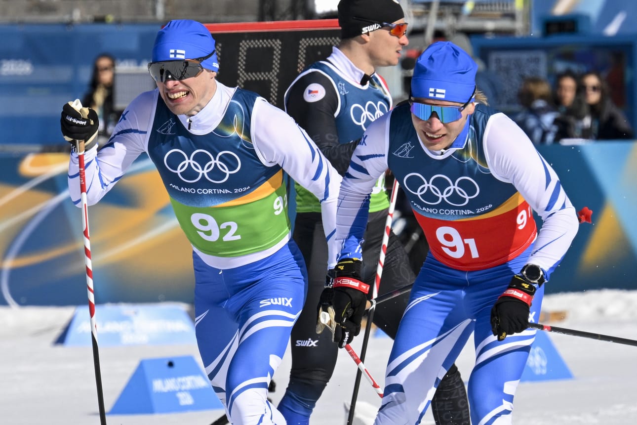 Iivo Niskanen ja Lauri Vuorinen hiihtivät Suomen perinteisen osuudet.