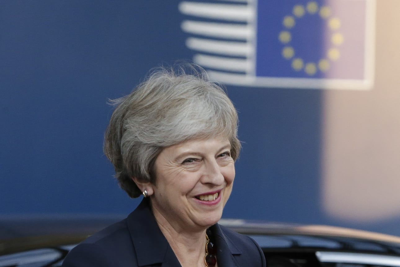 Britannian pääministeri Theresa May esittelee huomenna keskiviikkona brexit-sopimusluonnoksen tekstin ministereilleen.