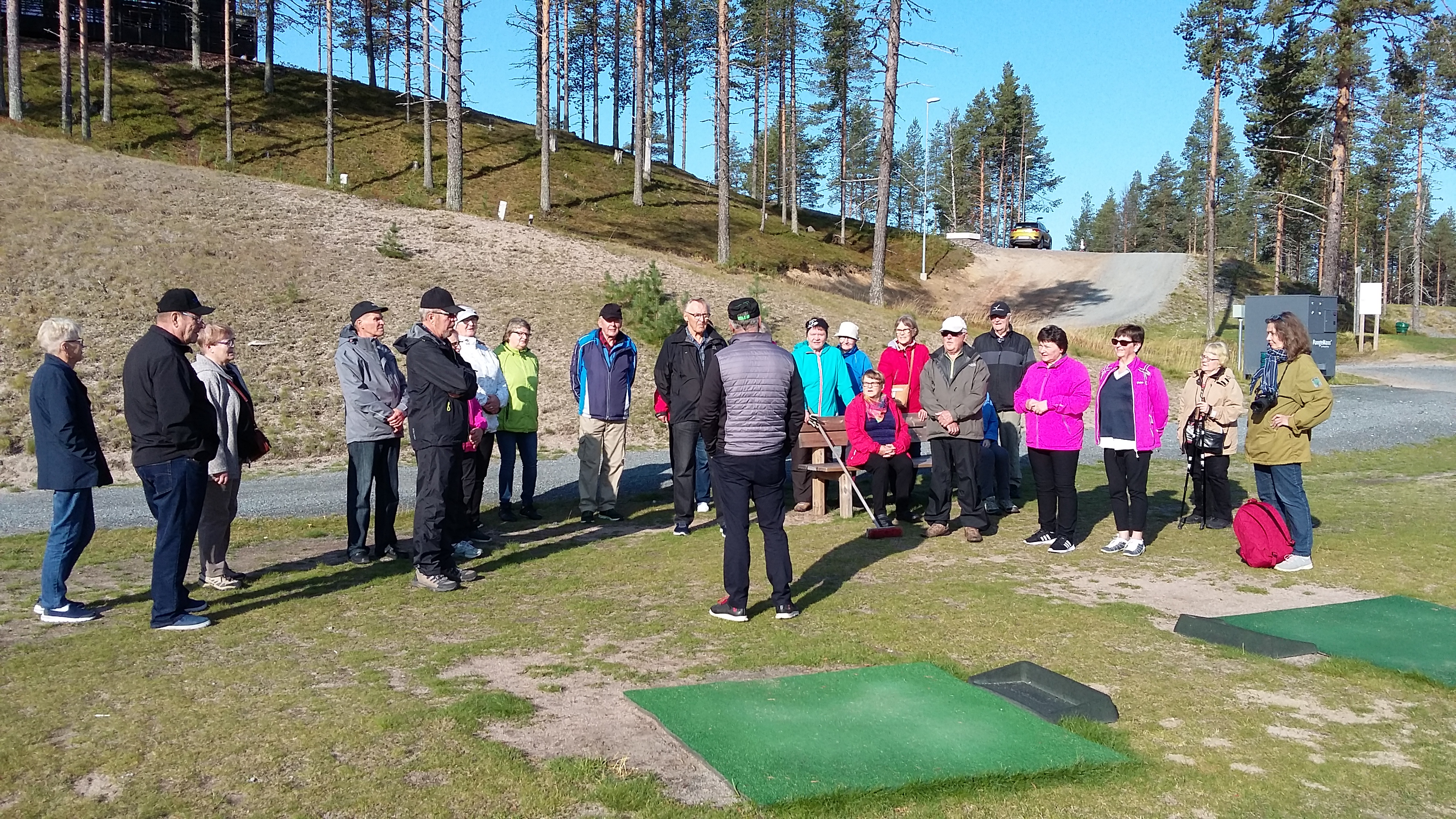 Ensimmäinen ryhmä tiedonhaluisia eläkeläisiä