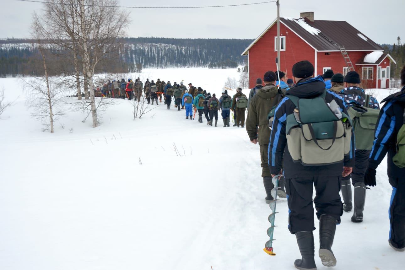 Vähällejärvelle kiiruhti kolmisensataa pilkkijää.