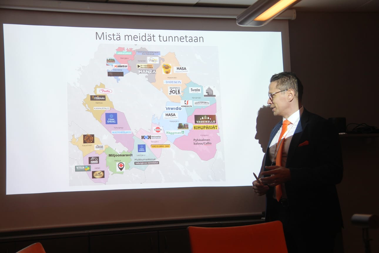 Mika Korkia-aho on miettinyt pankkien yhdistymisneuvotteluiden kuluessa asioita, joista uuden pankin toiminta-alue tunnetaan. Mielikuviin nousevat valtakunnalliset tapahtumat, kansainvälisestikin toimivat yritykset ja samanhenkiset ihmiset.