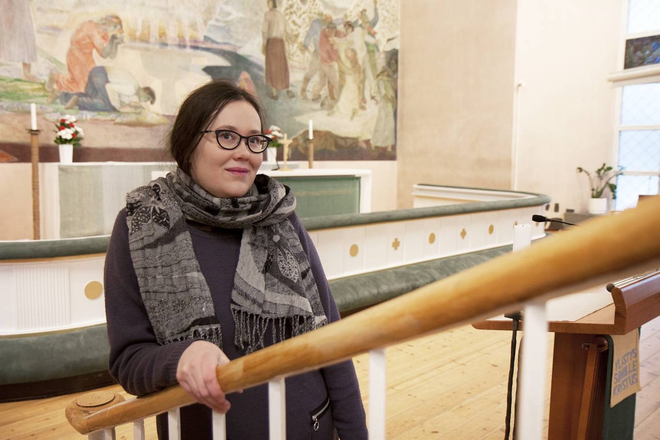 Kirkkohäät. Noora Tikkalan mielestä homoparienkin kuuluisi saada kirkkohäät, mutta tällä hetkellä heidän vihkiminen on ristiriidassa kirkon ohjeistuksen kanssa.