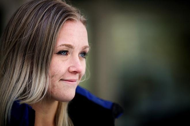 Elina Ruuhinen pääsi ystävänsä Janina Tuomiston kanssa lauantaina takaisin Vaasaan. Kuva: Timo Annanpalo