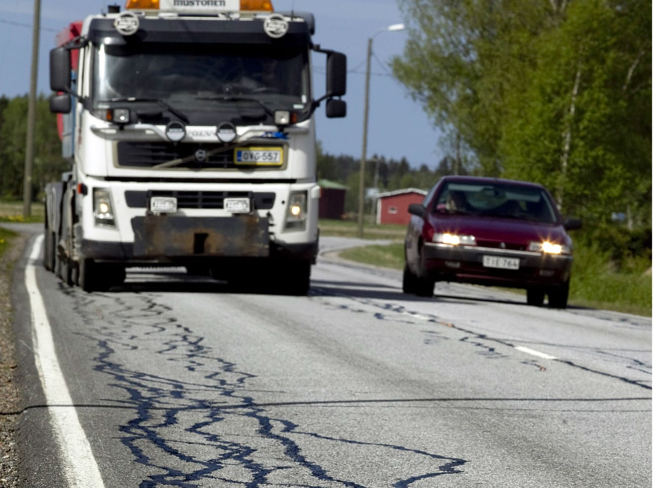 Teitä paikkaillaan tänä kesänä Pohjois-Pohjanmaan ja Kainuun alueella yhteensä noin 230 kilometriä.