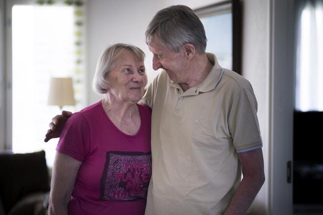Satu Laukkosen itku tuntuu Antti Laukkosesta kaikista pahimmalta. – Se sattuu minuun kaikista eniten. Olemme olleet naimisissa 53 vuotta. Satun kanssa on helppoa elää, ei tarvitse pelätä huomista. KUVA: JARNO PELLINEN
