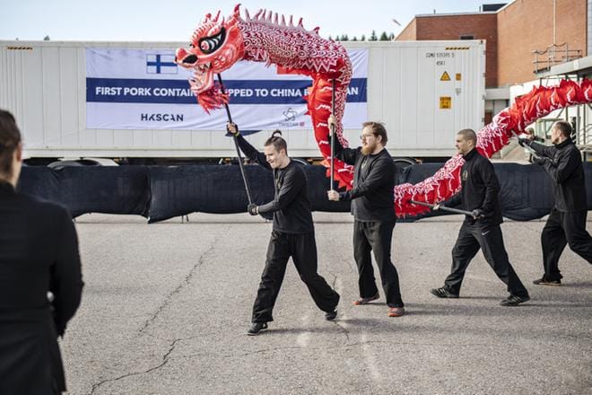 Ensimmäiset rypsiporsas-kontit lähtivät HKScanin Forssan tehtaalta kohti Kiinaa kesällä. HKScanin Jukka Nikkisen mukaan rypsiporsaan kuluttajalanseeraus on Shanghaissa syksyllä. KUVA: Lassi Puhtimäki