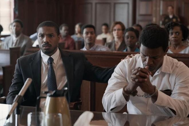 Michael B. Jordan ja Jamie Foxx näyttelevät asianajajaa ja vankia oikeusdraamassa Just Mercy. KUVA: WARNER BROS