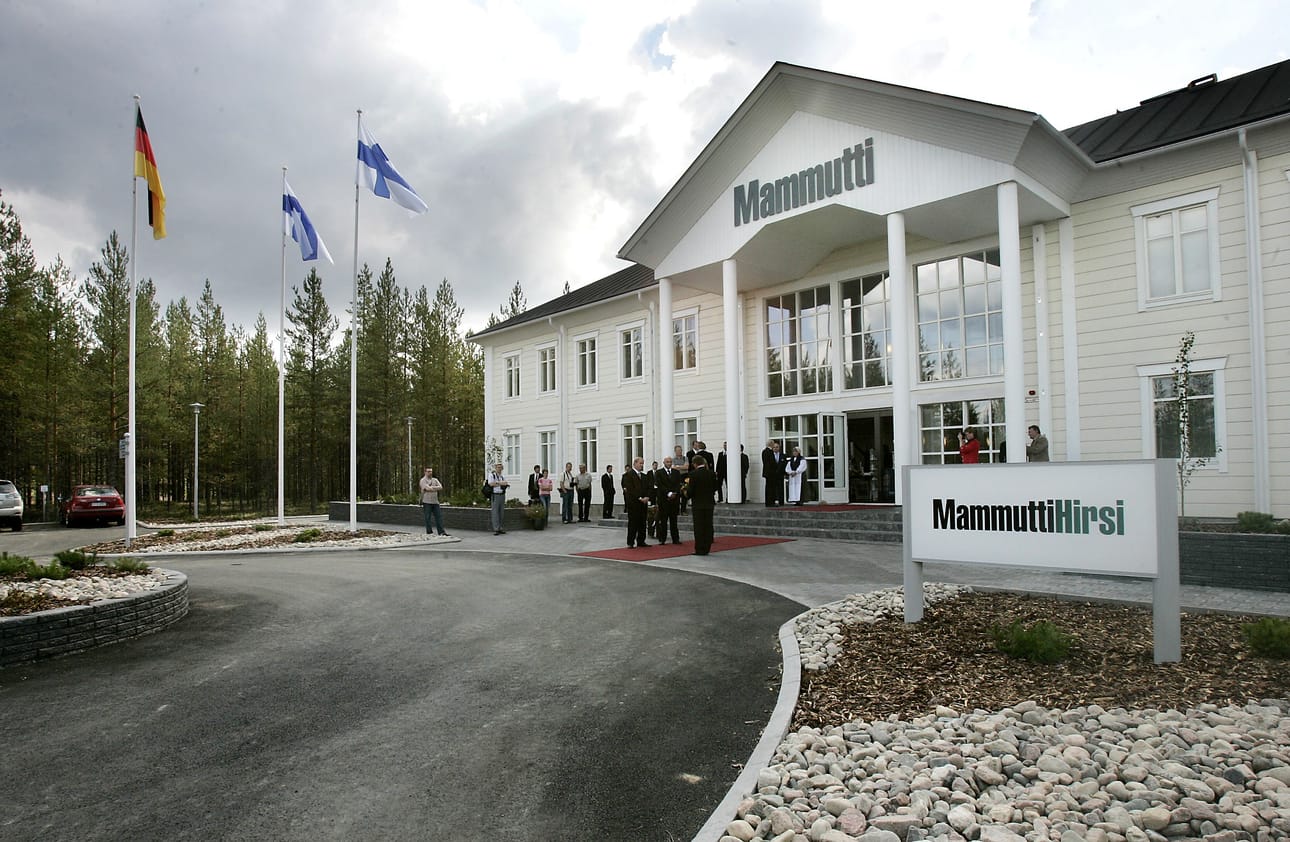 Mammuttihirren hirrestä tehty pääkonttori vihittiin käyttöön vuonna 2006.