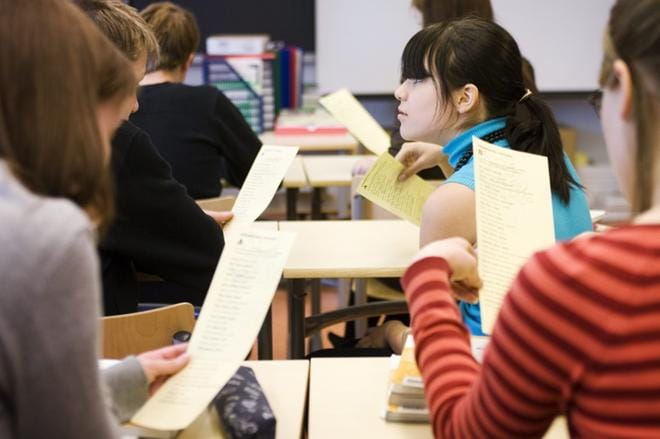 Viime syksystä alkaen peruskouluissa on opiskeltu ruotsia 6. luokalta alkaen, kun aiemmin ruotsi alkoi 7. luokalta. Kuva: Laura Vesa