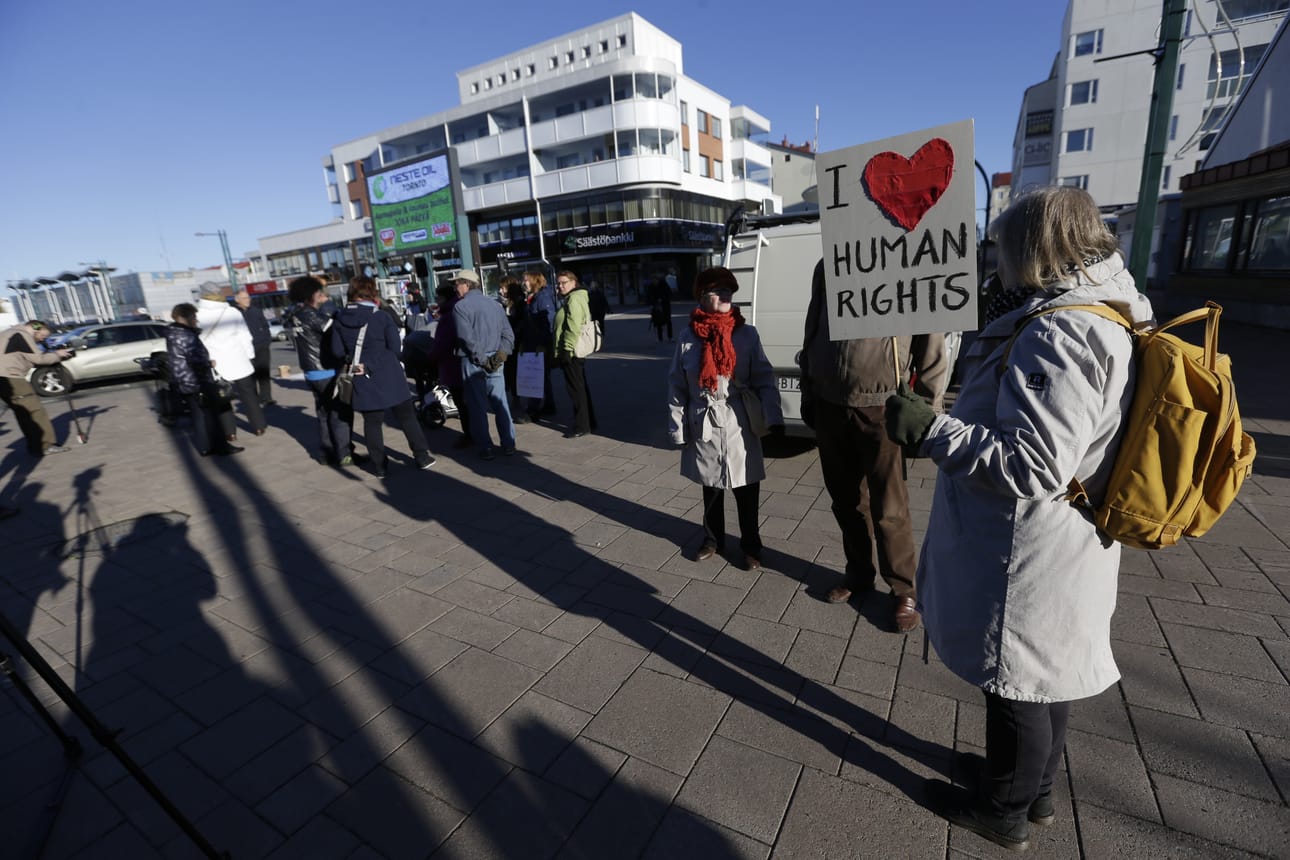 Torniossa osoitetaan mieltä avoimen rajan puolesta ja myöhemmin sitä vastaan.
