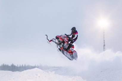 Ruukissa järjestetään koko perheen kelkkarieha – vieraaksi saadaan snowcross-kuljettaja Aleksi Rehu