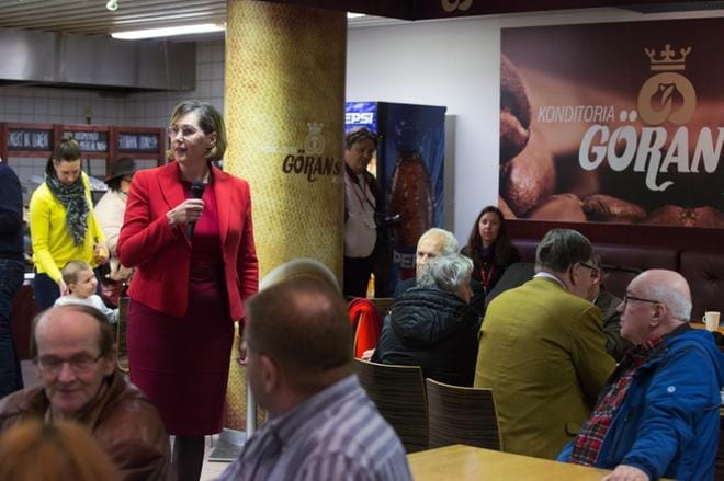 SDP:n presidenttiehdokas Tuula Haatainen vieraili lauantaina Vaasassa. Hänen ohjelmassaan oli muun muassa yleisötilaisuus ja vierailu Vaasan keskussairaalassa. KUVA: MINNA ANTILA