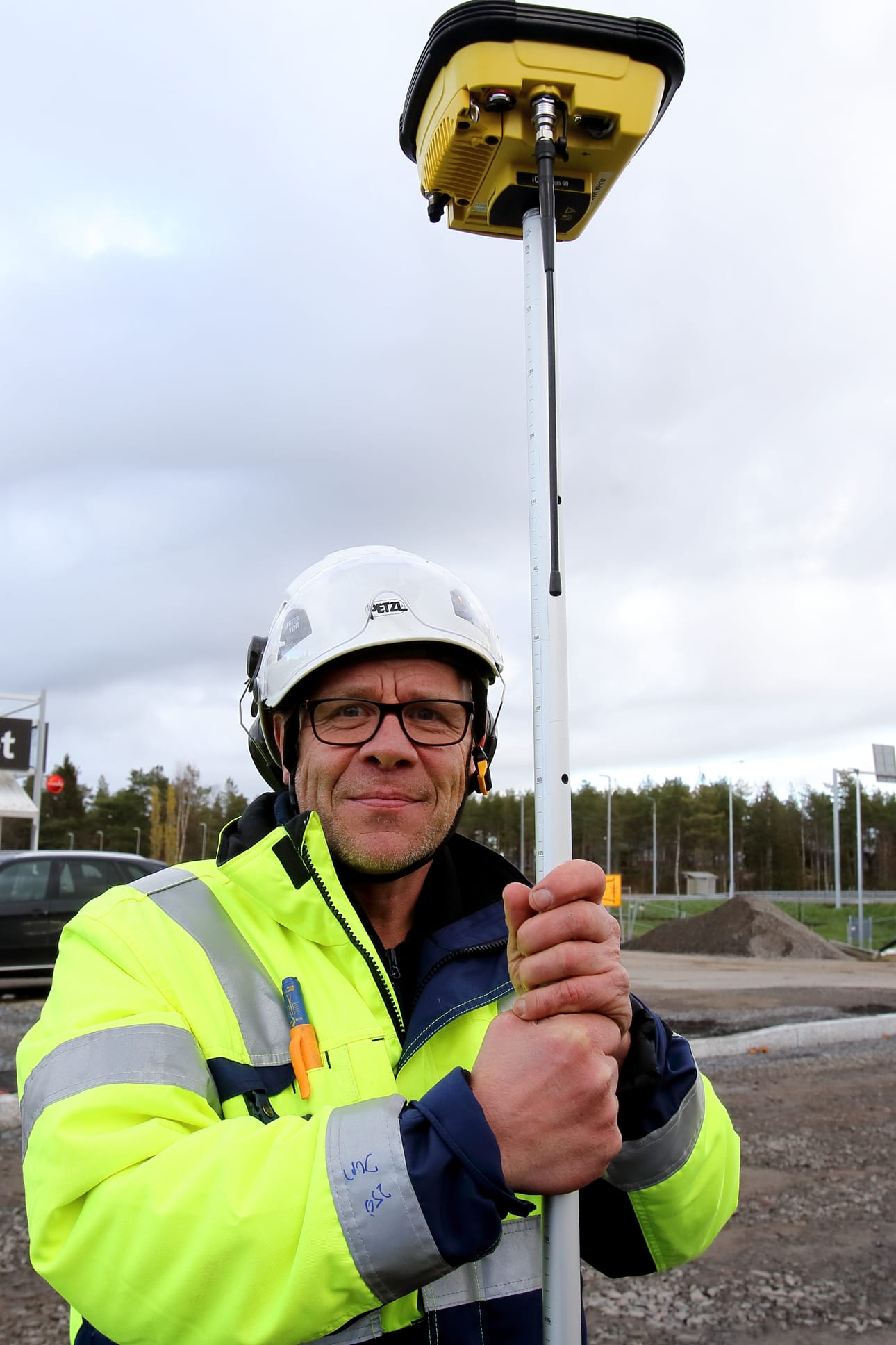 Mika Kauppinen, YIT, kertoo, että tieremontti on sujunut hyvin pieniä viivästyksiä lukuunottamatta.