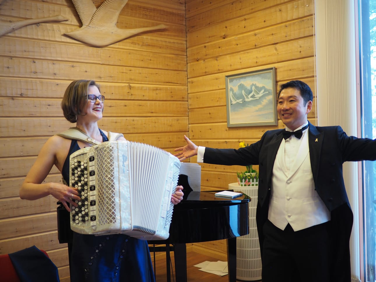 Baritoni Dong-Hoon Han ja piano, harmonikka Johanna Lantto konsertoivat Lomakeskus Himmerkissä pääsiäisenä.