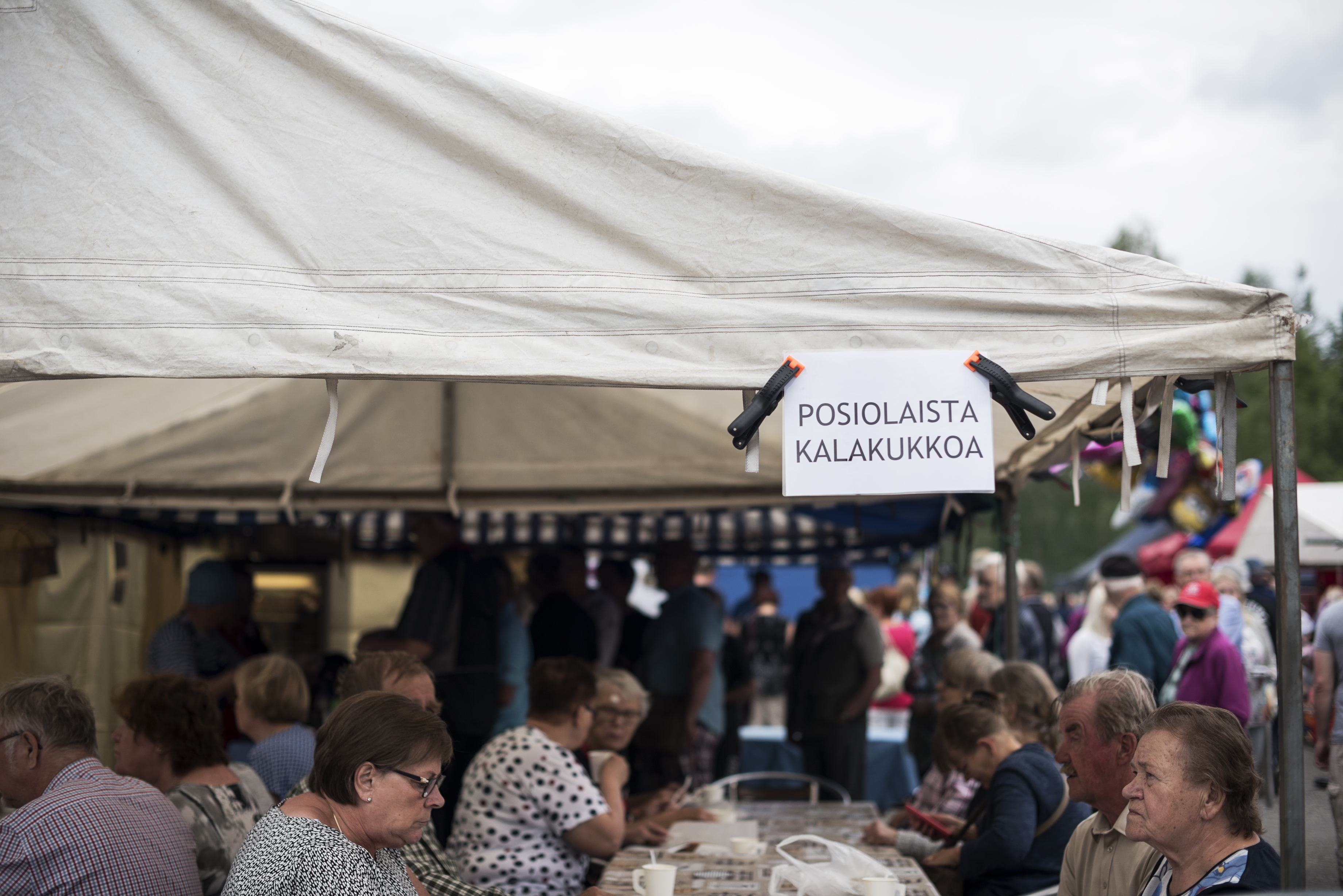 Muikkumarkkinoilla oli myynnissä muikkuja jokaiseen lähtöön.