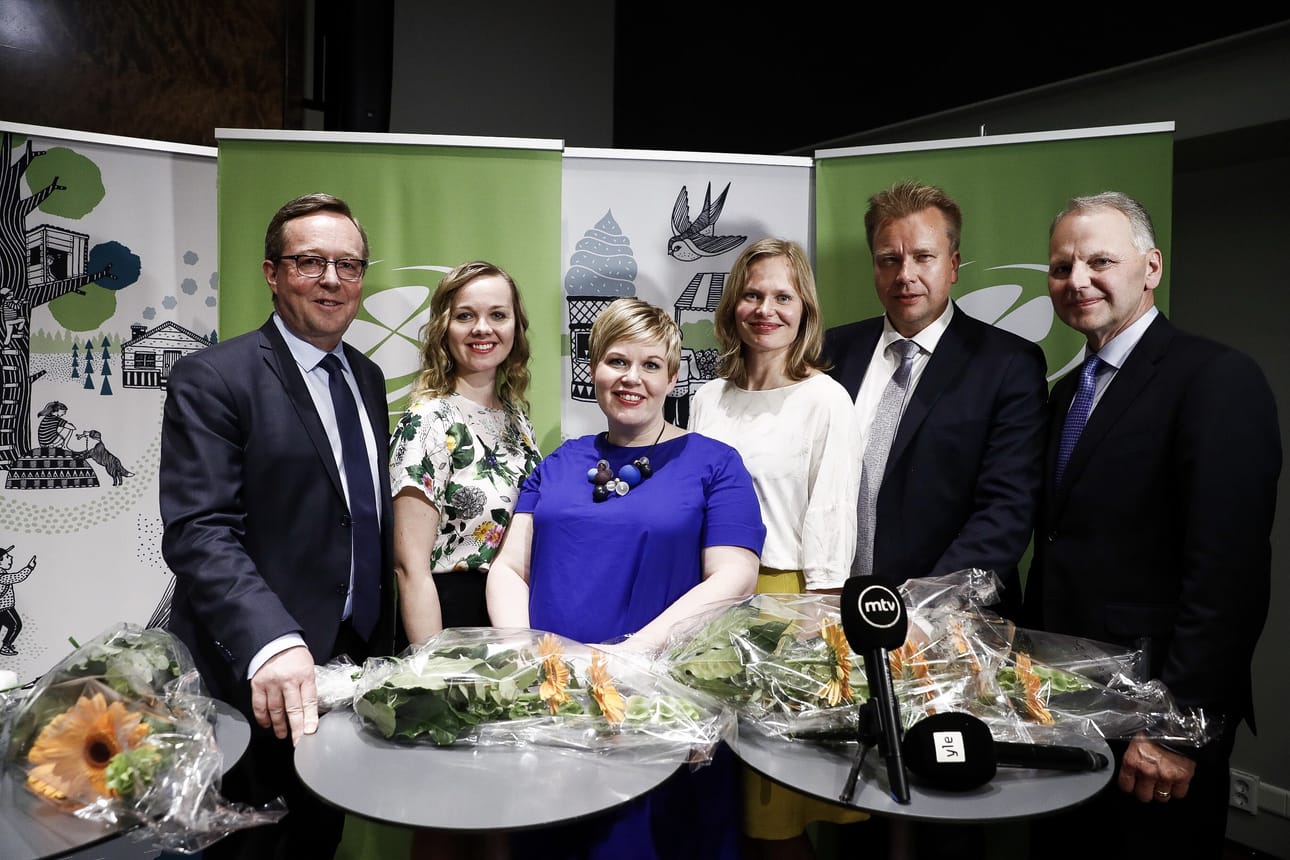 Keskustan ministeriryhmään kuuluvat valtiovarainministeri Mika Lintilä (vas.), elinkeinoministeri Katri Kulmuni, tiede- ja kulttuuriministerin salkun jakavat Annika Saarikko ja Hanna Kosonen, puolustusministeri Antti Kaikkonen ja maa- ja metsätalousministeri Jari Leppä.
