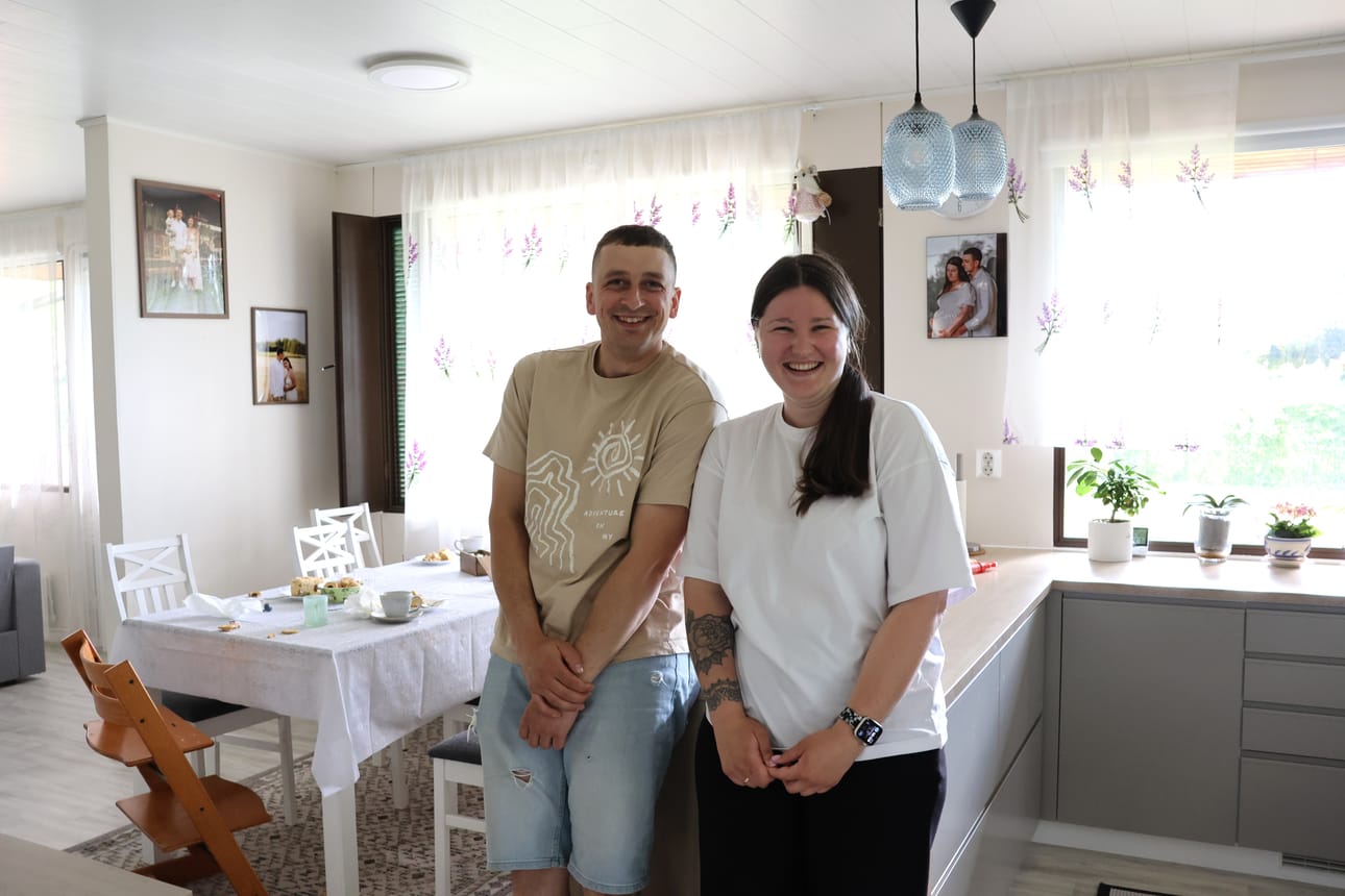 Ivan Kornachuk ja Nataliia Kornachuk elävät kiireistä elämää kahden pienen lapsen ja päivätöiden keskellä.