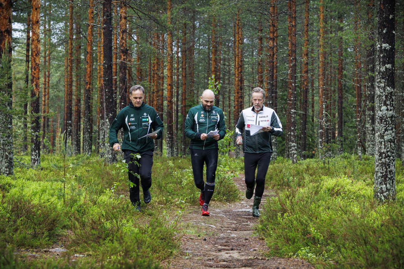 Tommi Sillanpää, Topi Hanhela ja Hannu Juutinen viilettävät Jukolan viestissä viikonloppuna.