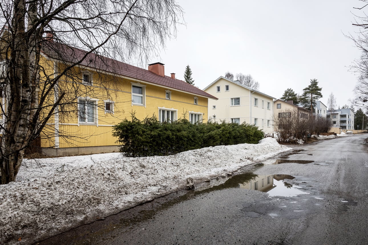 Rakennusliike luopui Rovaniemen Palkisentien kiistellystä hankkeesta – Vartiokadulla kerrostalon kaavoitus tyssäsi Maison Ahoon