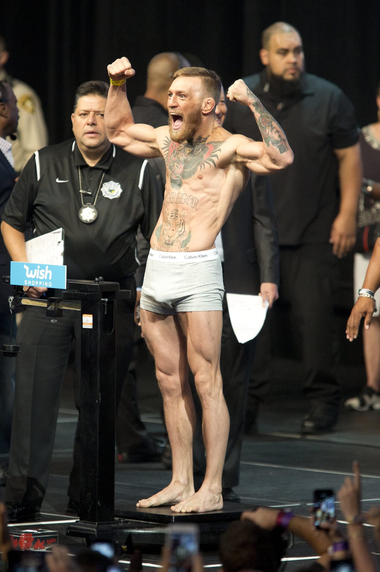 epa06163496 UFC champion Conor McGregor reacts in front of the press during the weigh-in ceremony at the T-Mobile arena in Las Vegas, Nevada, US, 25 August 2017. Conor McGregor will face off with Floyd Mayweather at the T-Mobile arena in Las Vegas on 26 August. EPA/ARMANDO ARORIZO BY: ALL OVER PRESS / EPA-PHOTO CODE: EPAXX8