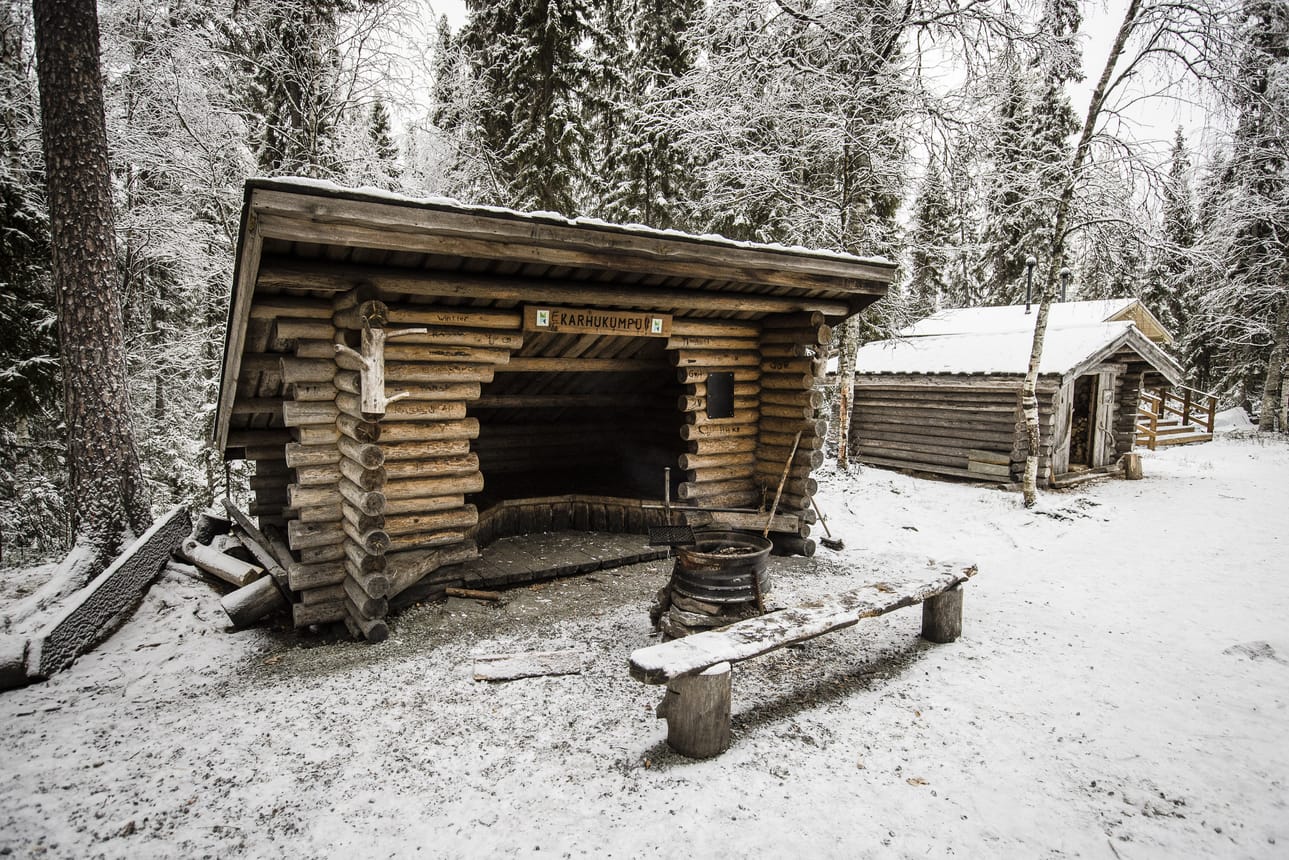 Metsähallituksen Luontopalvelut tarjoaa retkeilyneuvontaa myös verkossa ja puhelimitse, kirjoittaja muistuttaa. Kuva on Napapiirin retkeilyalueelta Rovaniemeltä.
