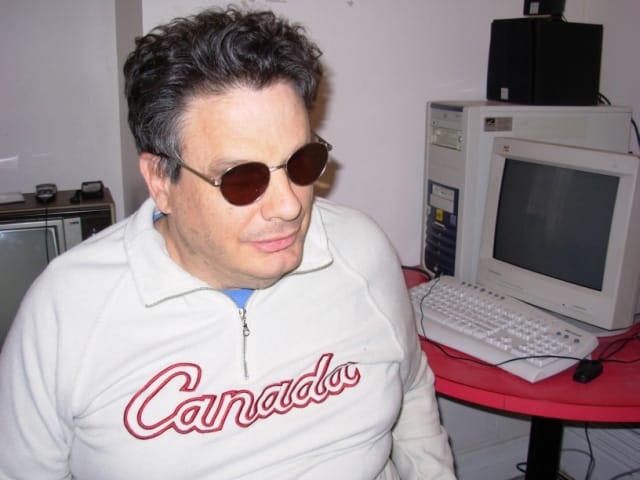 Sam Wardilla ei juuri ole kuvia itsestään. Ainoa, jonka hän sai lähetettyä, on tämä vuonna 2006 otettu kuva.