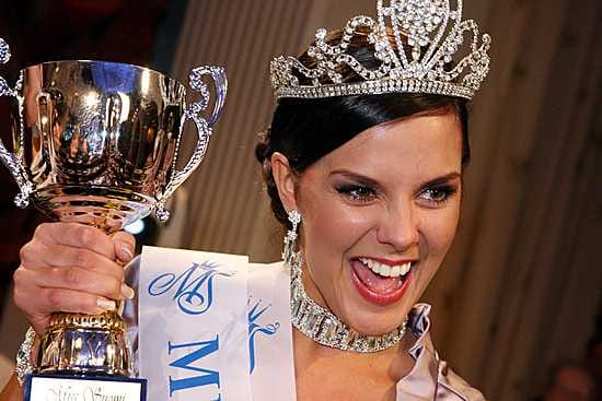 Satu Tuomisto voitti Miss Suomi 2008 -kilpailun.