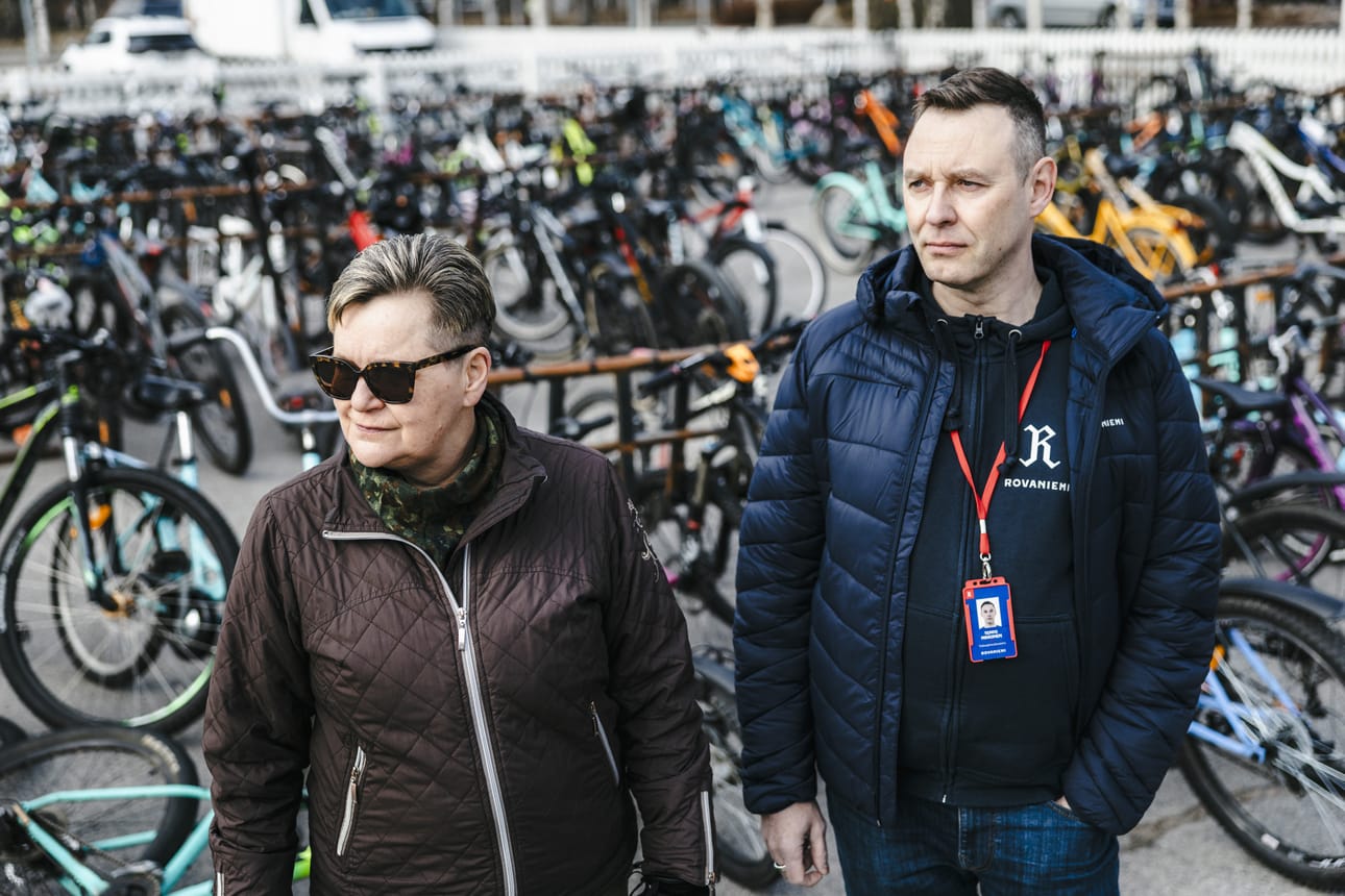 Rovaniemeläiset työsuojeluvaltuutetut Tarja Sikiö ja Teppo Mikkonen katsovat uhka- ja väkivaltatilanteita päiväkotien ja koulujen henkilöstön näkökulmasta, mutta ovat samalla huolissaan lasten pahoinvoinnista. Lasten auttaminen edistäisi myös henkilöstön jaksamista.