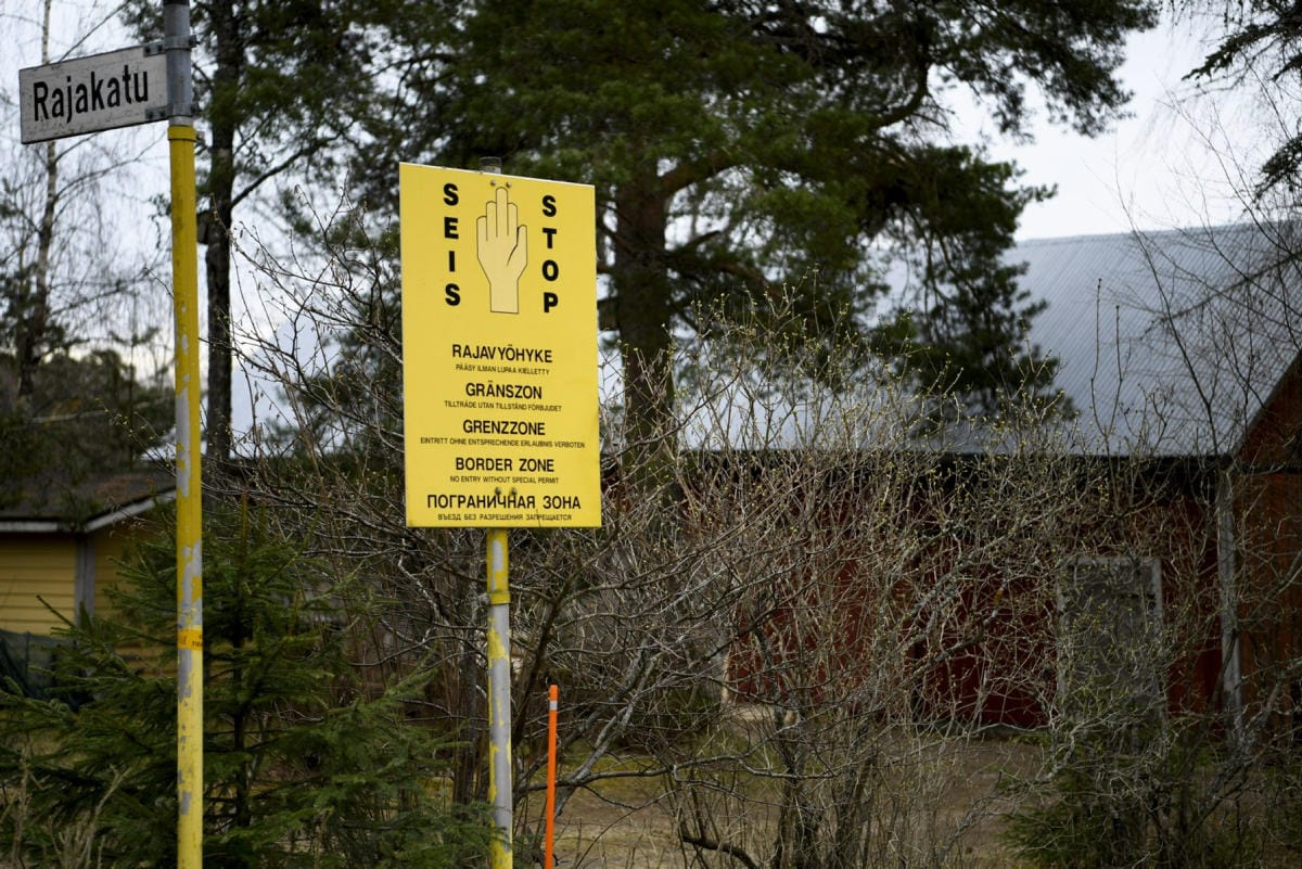 Kunnanjohtaja Veli-Matti Pulli kertoo, että Virolahden sijainti on aiheuttanut sen, että kunta on kiinnostanut ulkomaisia medioita Ranskaa myöten. LEHTIKUVA / Vesa Moilanen