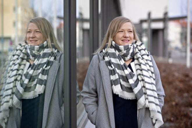 Soinin kunnanjohtaja Johanna Rannanjärvi on ilahtunut siitä, miten Soinissa polkaistiin yhdessä yössä käyntiin avustusketju, jolla vapaaehtoiset auttavat kotona olevia riskiryhmäläisiä. ARKISTOKUVA: KARI LÖFHJELM