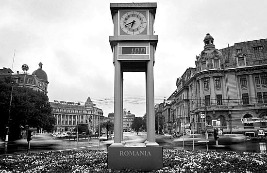 Romanian pääkaupungin keskustaan asetettu kello laskee "viimeiset sata päivää" maan EU-jäsenyyteen.