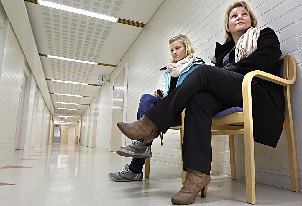 Valelääkärijupakka ei ole vienyt Julia (vas.) ja Minna Uusitalon luottamusta lääkäreihin.