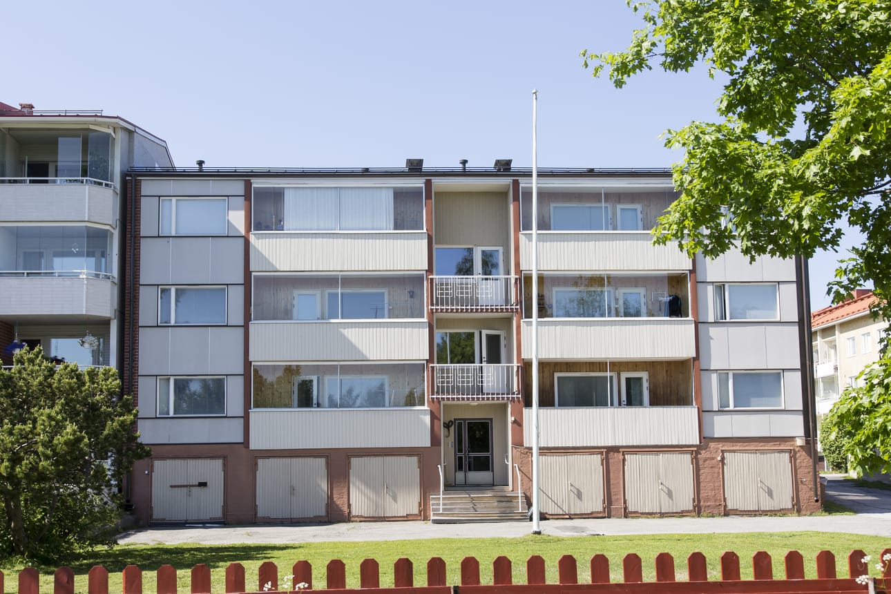 Asunto Oy Rantaleppä valmistui joulukuussa 1960. Nyt M. Kurtti on rakentanut Kemiin jo yli 700 asuntoa.