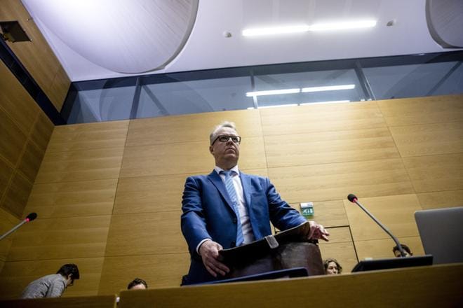 Tullin pääjohtaja Antti Hartikainen vastasi häntä kohtaan nostettuun virkarikossyytteeseen Helsingin käräjäoikeudessa huhtikuussa 2018. KUVA: Joel Maisalmi