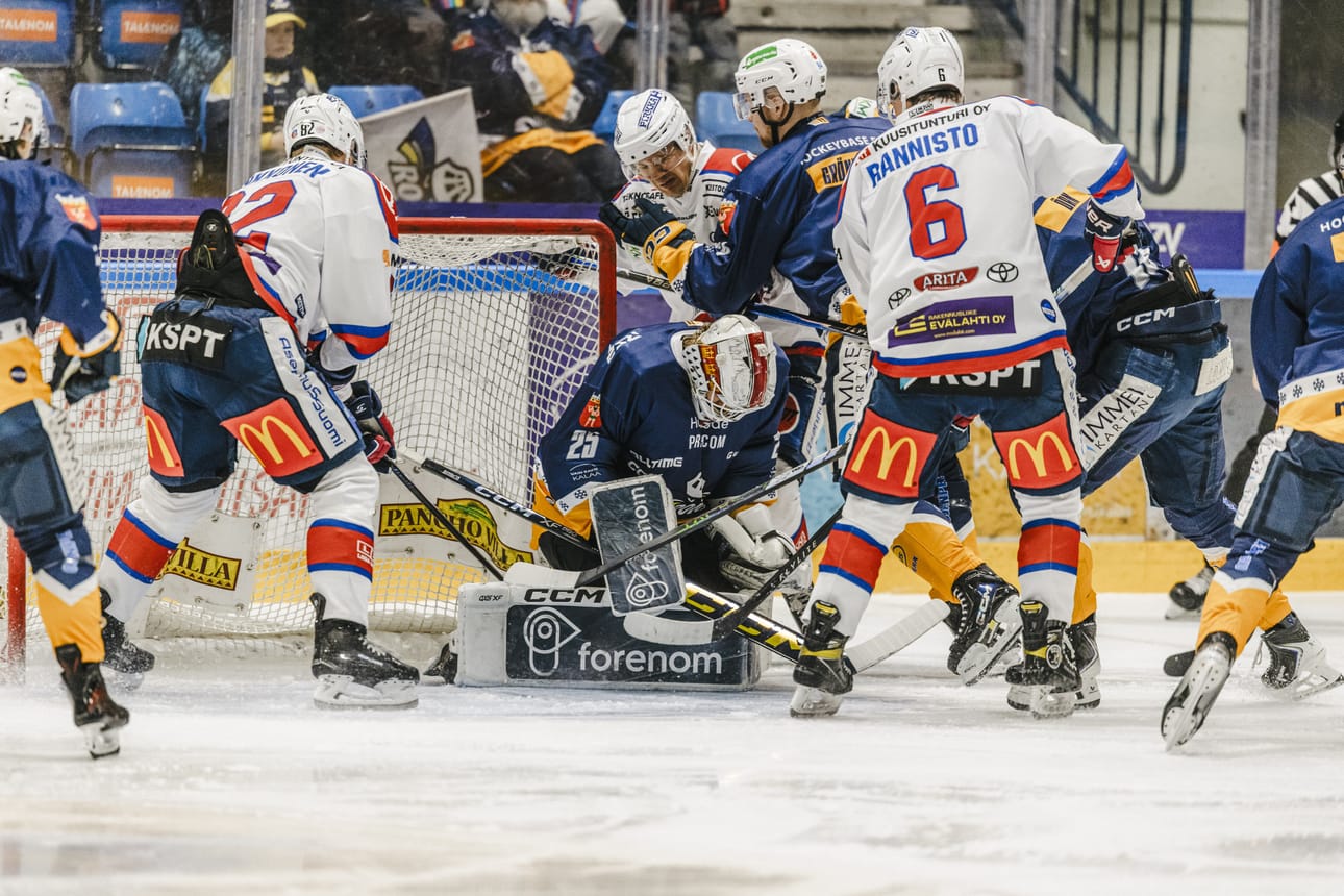 RoKin U20-joukkueen saksalaisvahti Lukas Stuhrmann aloitti ensimmäistä kertaa Mestiksessä. RoKin puolustus teki kaikkensa pilatakseen debyytin.