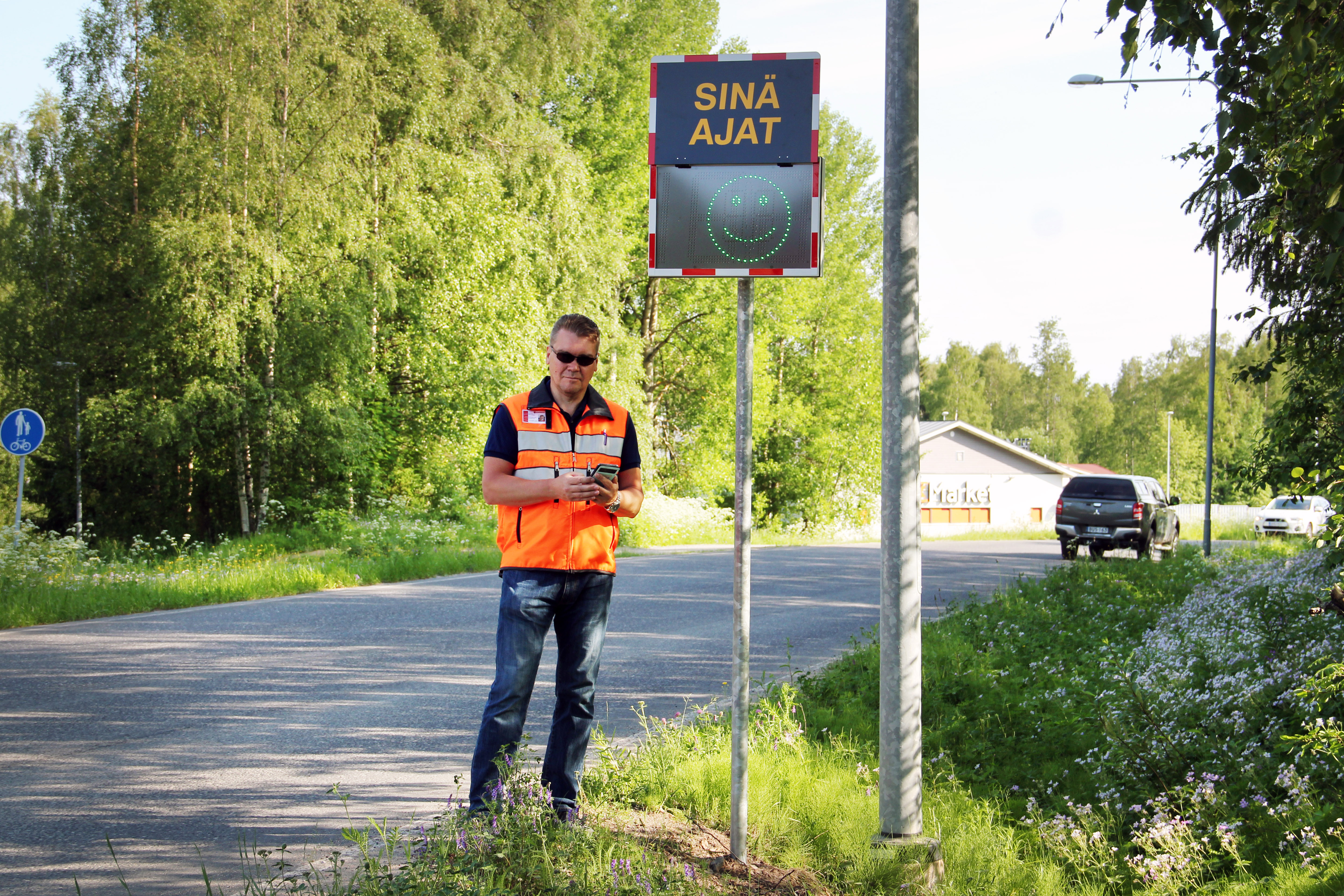 Keminmaan kunta hankki vilkkaille tieosuuksille nopeusnäyttöjä – ensimmäisen viikon ne keräsivät dataa salaa