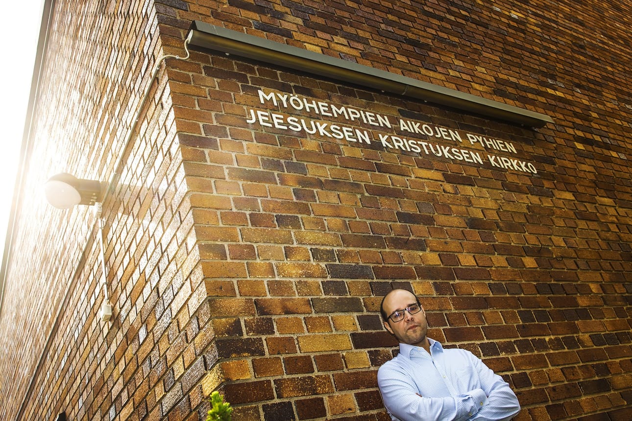 Kim Östman kirjoitti Suomen ensimmäisen mormoneja käsittelevän tietoteoksen. Teos pyrkii antamaan kattavan ja objektiivisen näkemyksen tunteita herättävästä uskonnosta.
