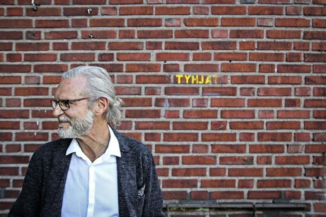 – Kirjat ovat hallinneet elämääni aina. Olen kasvanut niiden hajussa, Olli Sarpo sanoo. Hän varttui seinäjokelaisessa kirjakauppiasperheessä. Isoäidin kirjakauppa oli Seinäjoen ensimmäisiä.