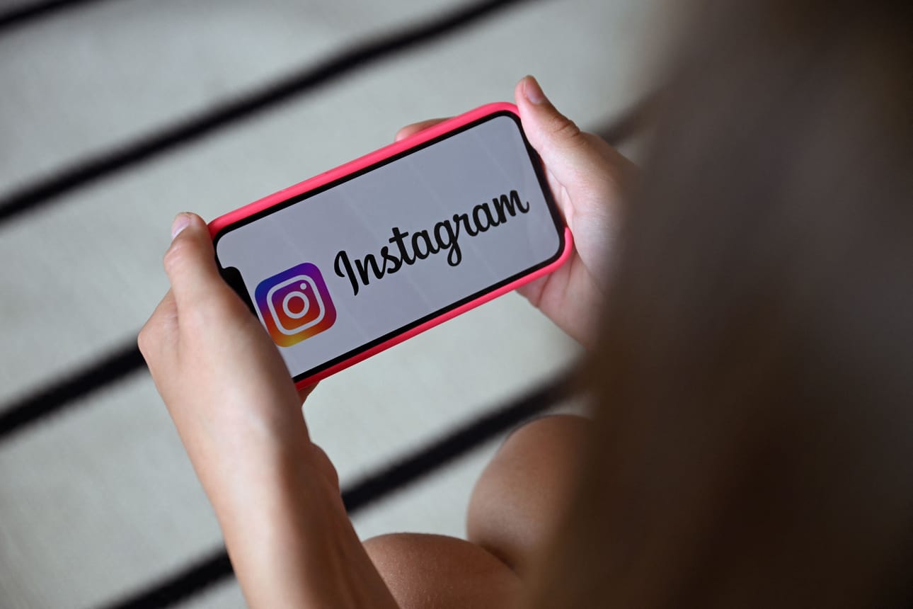Sosiaalisen median palvelut ovat olleet viime aikoina taajaan EU-komission fokuksessa. Viime perjantaina komissio vaatii sosiaalisen median suuryhtiötä Metaa muuttamaan Facebookin ja Instagramin vähemmän koukuttaviksi.