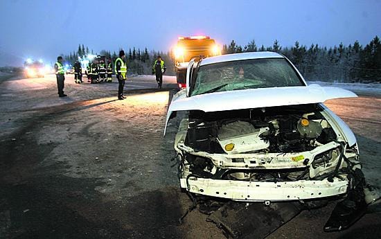 Kolariautot kärsivät vahinkoja.
