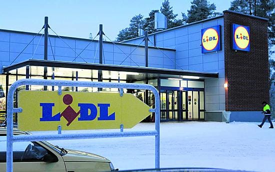 Kassan kautta soittamaan. Suomeen muutama vuosi sitten rantautunut saksalainen halpakauppajätti Lidl aikoo mennä ensi vuonna mukaan Saksan valtaville matkapuhelumarkkinoille.