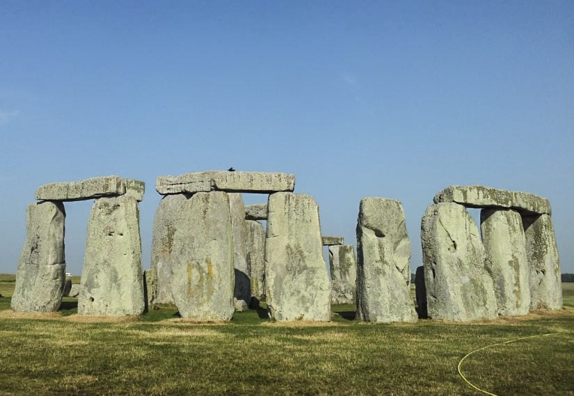 Stonehenge on maailman tunnetuin megaliitti. Megaliittien on todettu liittyvän ajan mittaamiseen, rituaaleihin ja kokoontumisiin.