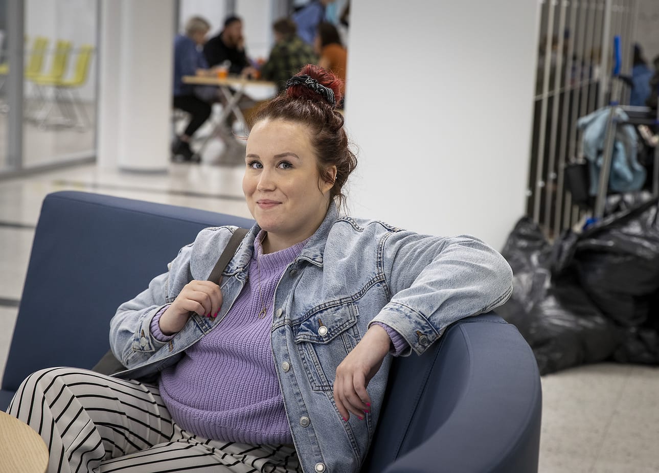 Juulia Korkiakankaalla on hyvät fiilikset opintojen aloittamisesta, mutta koronaviruksen aiheuttamat erikoisolosuhteet tuovat opintojen alkuun epävarmuutta.