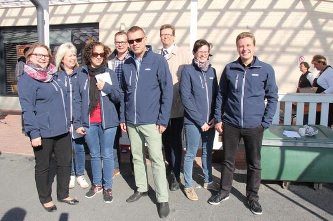 Kaupungilta olivat paikalla Päivi Niemistö, Ulla Kari, Petra Karhula, Juha Takamaa, Markku Lumio, Markku Viitasaari, Liisa Salo ja Juha-Martti Kuoppala. Jututettavina oli myös kaupunginvaltuutettuja. KUVAT: MIA KÄRKKÄINEN