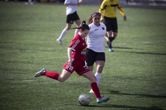 Tiialeena Hakala teki FC Sport J:n avausmaalin lauantain kotiottelussa PKKU:ta vastaan. KUVA: JARNO PELLINEN