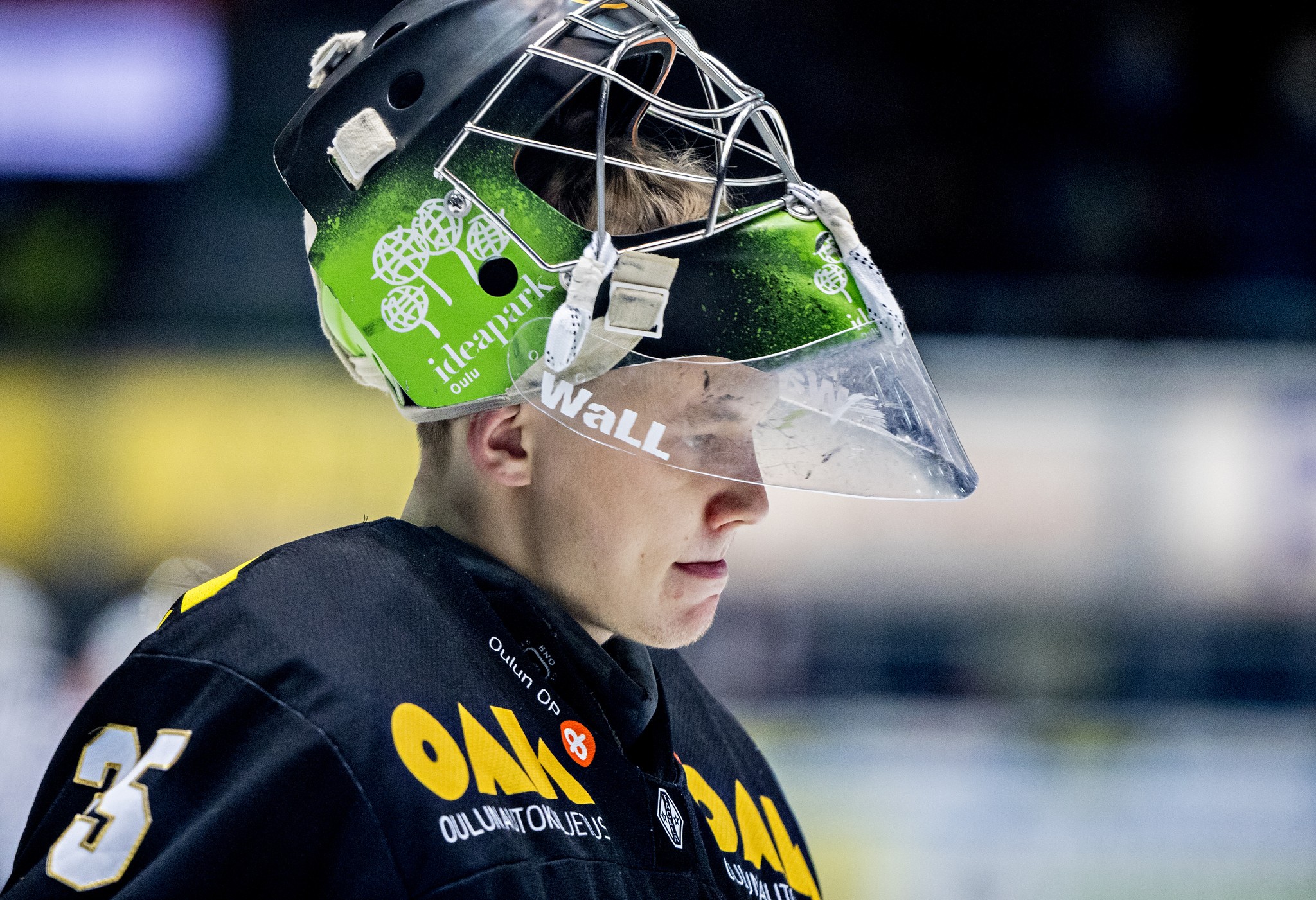 Kärppien nuori maalivahti Veini Vehviläinen on NHL-seura Columbus Blue Jacketsin varaus. Seuran maalivahtivalmentaja Jim Corsi kävi seuraamassa Vehviläisen otteita Oulussa.